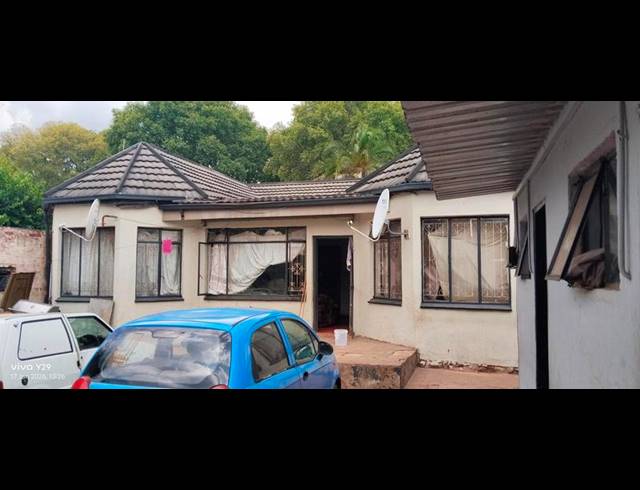 11 BEDROOM HOUSE FOR SALE IN YEOVILLE
